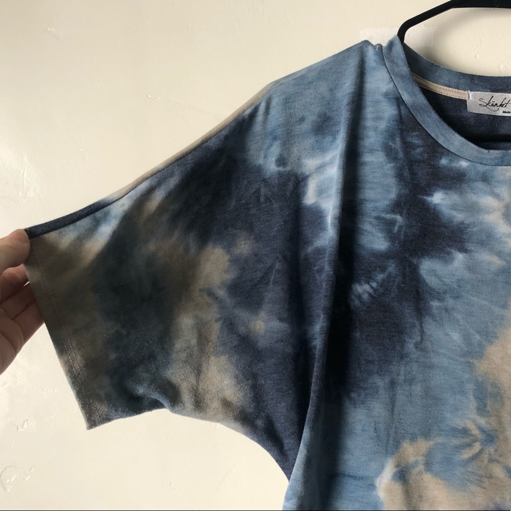 Skönhet Tie-Dye Short Sleeve Top w/ Adjustable Sides - Picture 2 of 5